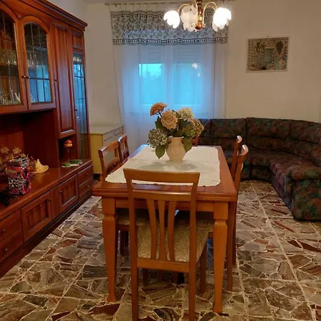 Conny's House Apartment *